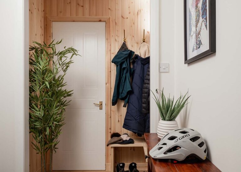 Entrance-and-coats-Tawny-Lodge-Aviemore