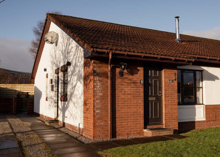 Exterior-Front-Side-1-Tawny-Lodge-Aviemore