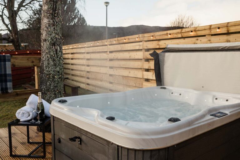 Hot-Tub-5-Tawny-Lodge-Aviemore