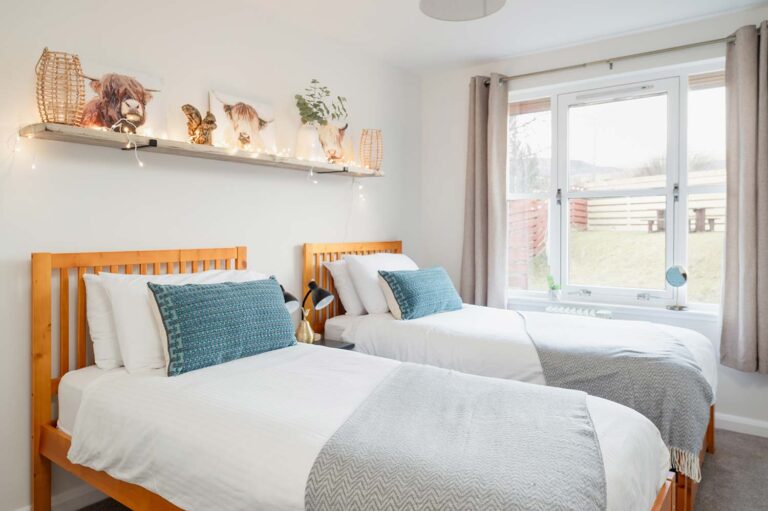 Twin-Room-3-Tawny-Lodge-Aviemore