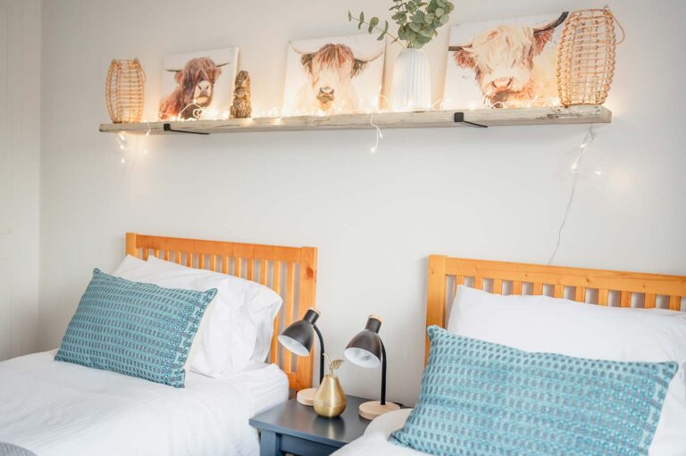 Twin-Room-5-Tawny-Lodge-Aviemore